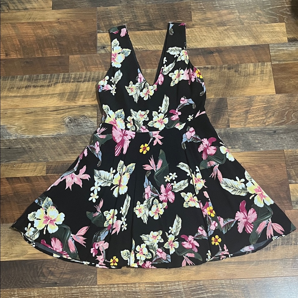 Forever 21 Black Floral V-Neck Dress (S)